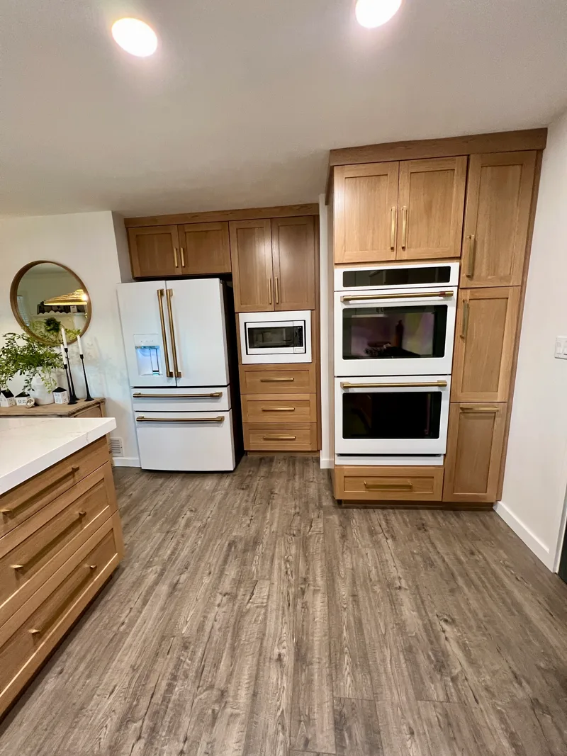 White oak farmhouse kitchen — custom cabinetry by Cozzens Cabinets, photo 7